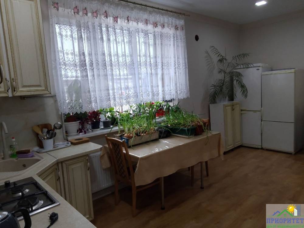 photo_5438638669871909917_y