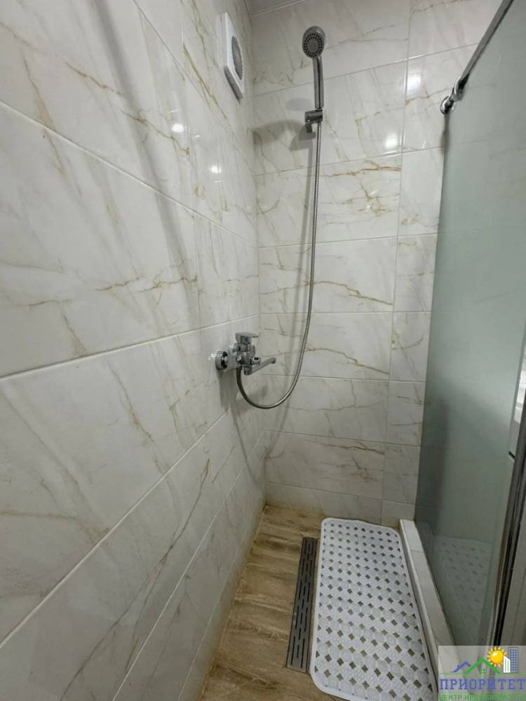 photo_5449823958711602552_y