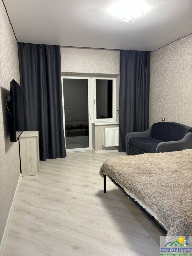 photo_5456523776980881114_y