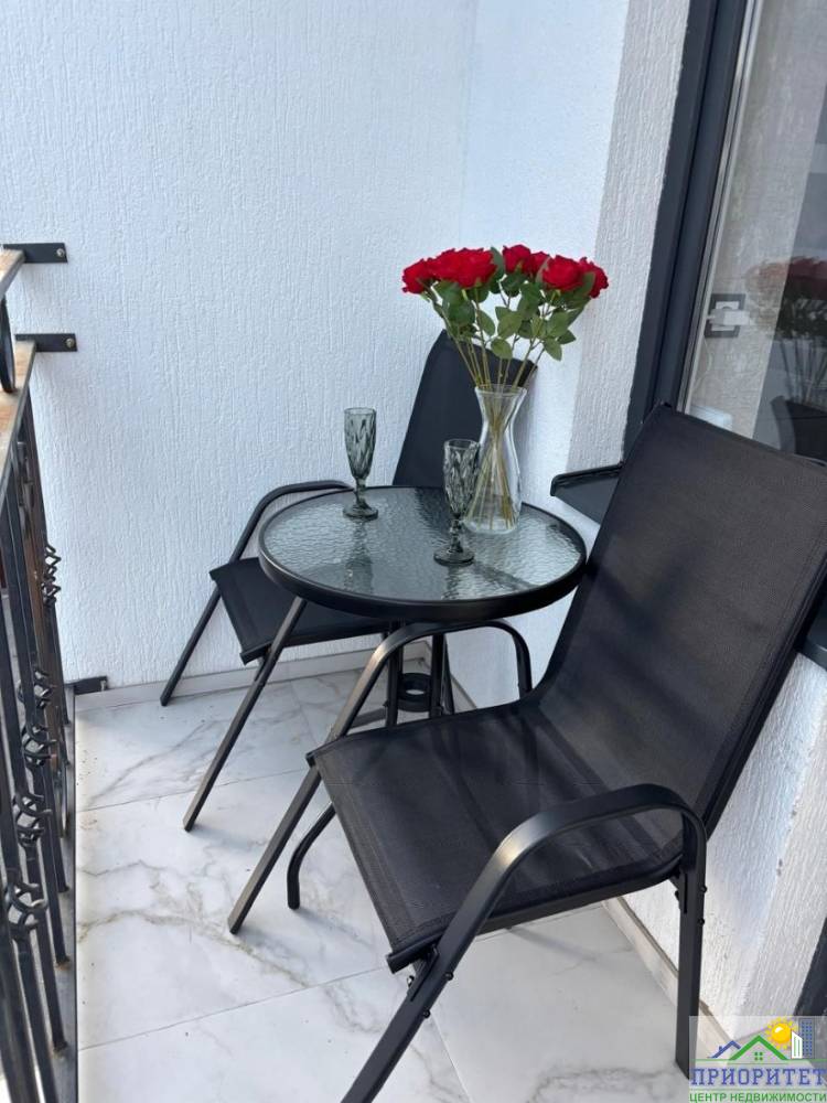 photo_5456523776980881113_y