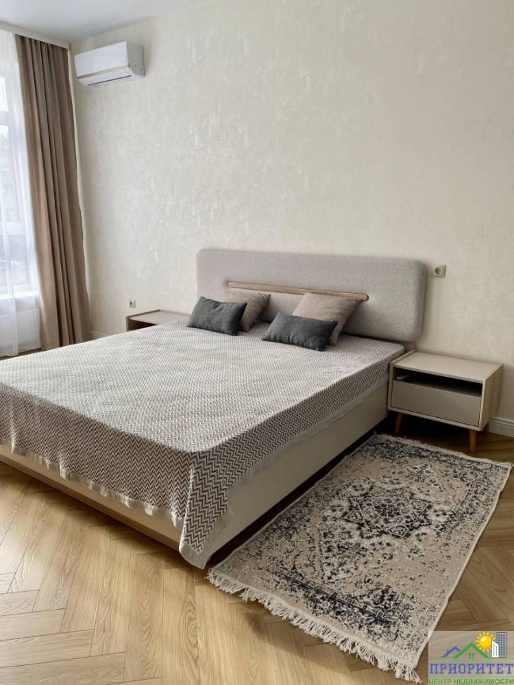 photo_5458714807302294991_y