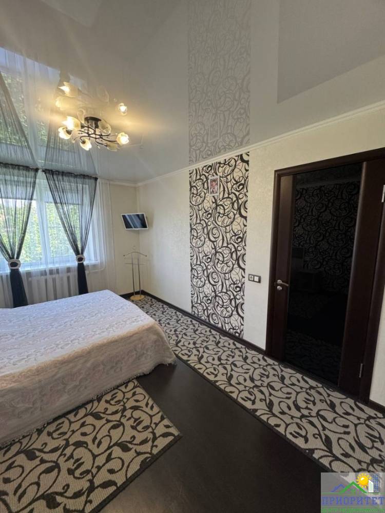 photo_5469896076052598253_y