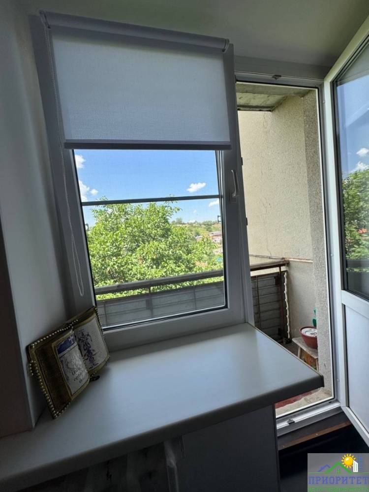 photo_5469896076052598251_y