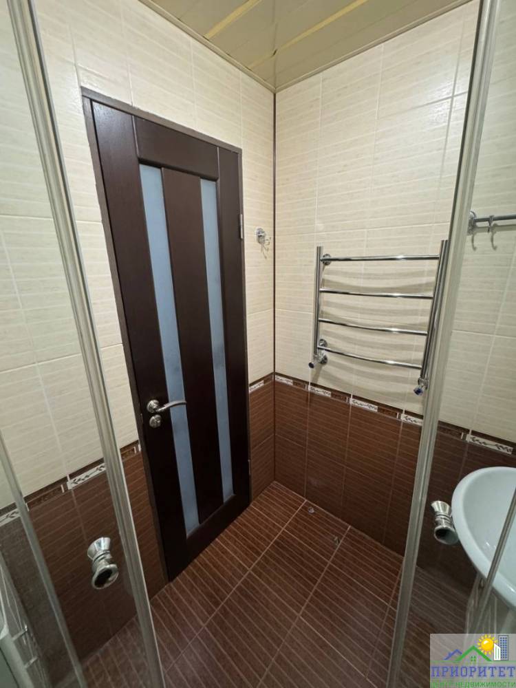 photo_5469896076052598256_y