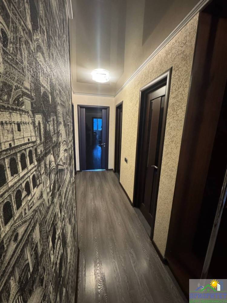 photo_5469896076052598261_y