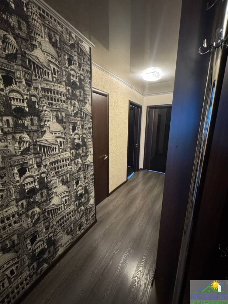 photo_5469896076052598262_y