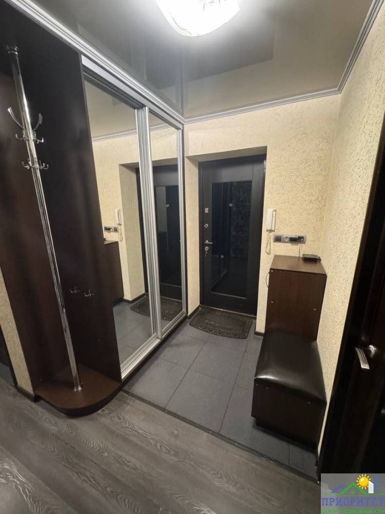 photo_5469896076052598263_y