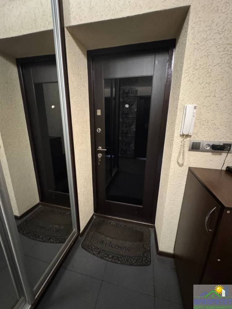 photo_5469896076052598266_y