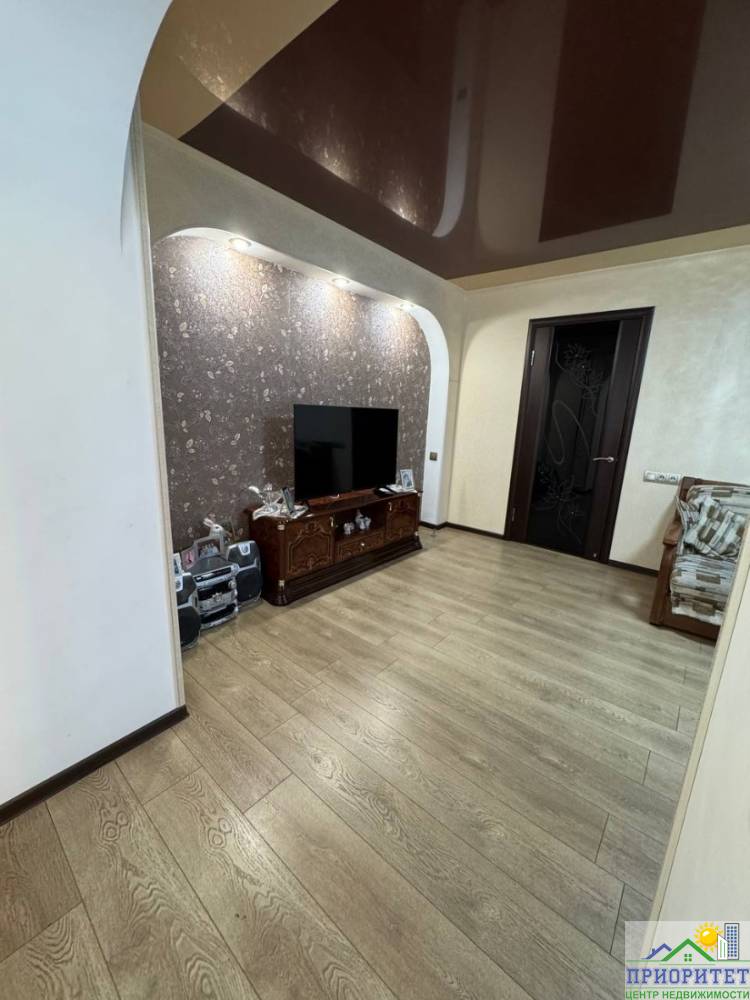 photo_5469896076052598279_y