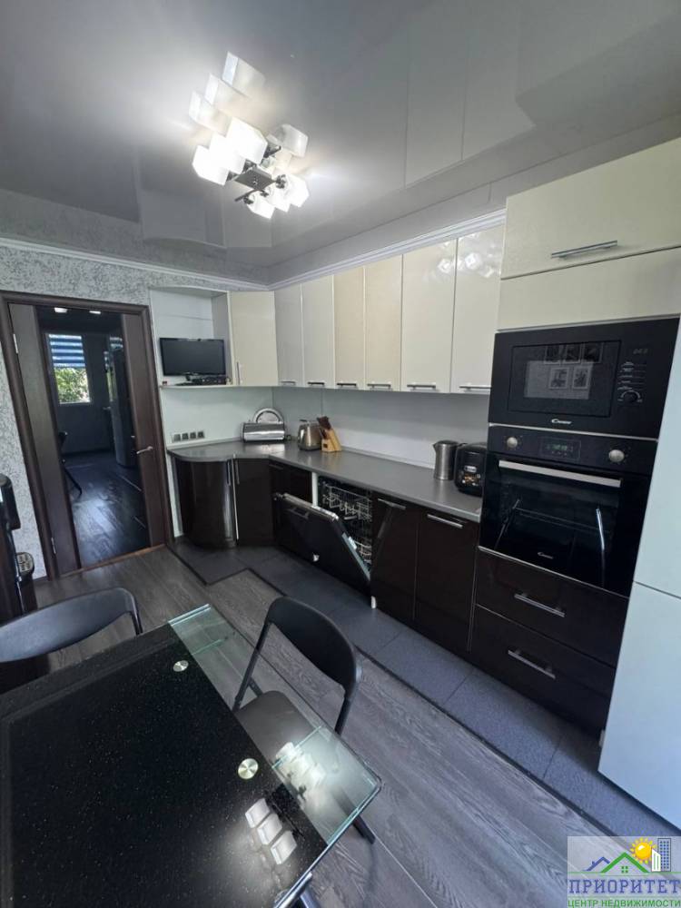 photo_5469896076052598270_y