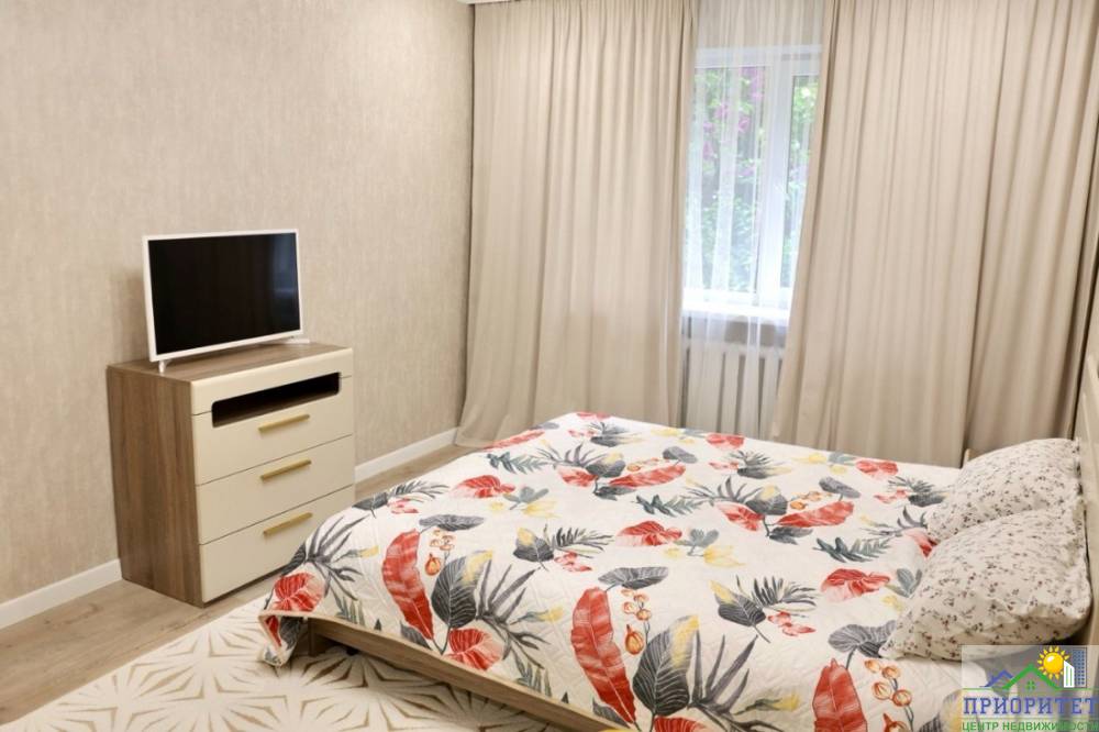 photo_5467752423515426709_y