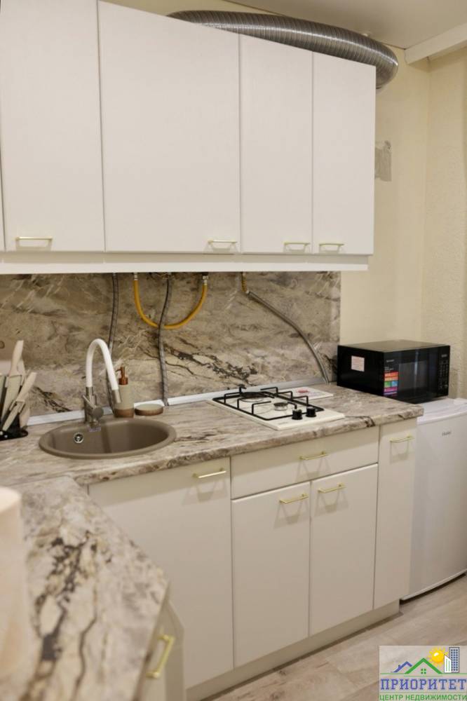 photo_5467752423515426710_y