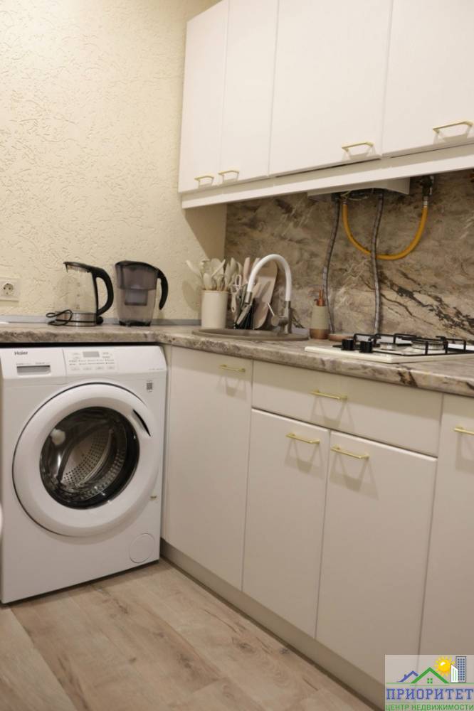 photo_5467752423515426711_y