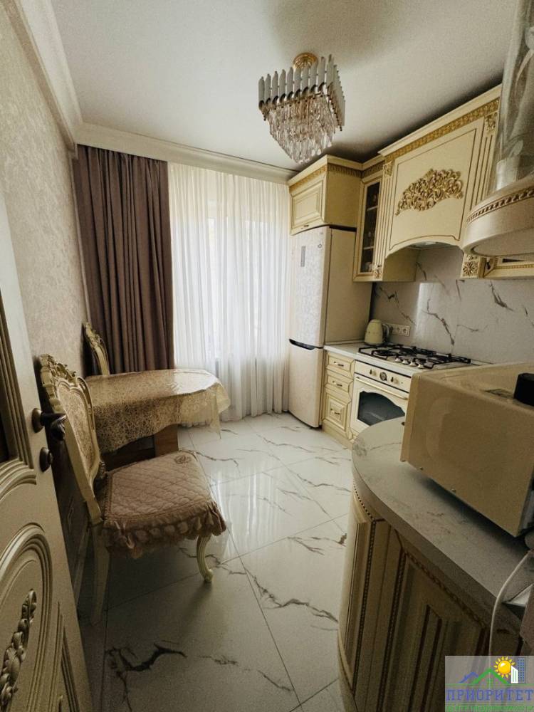 photo_5197360743056084619_y