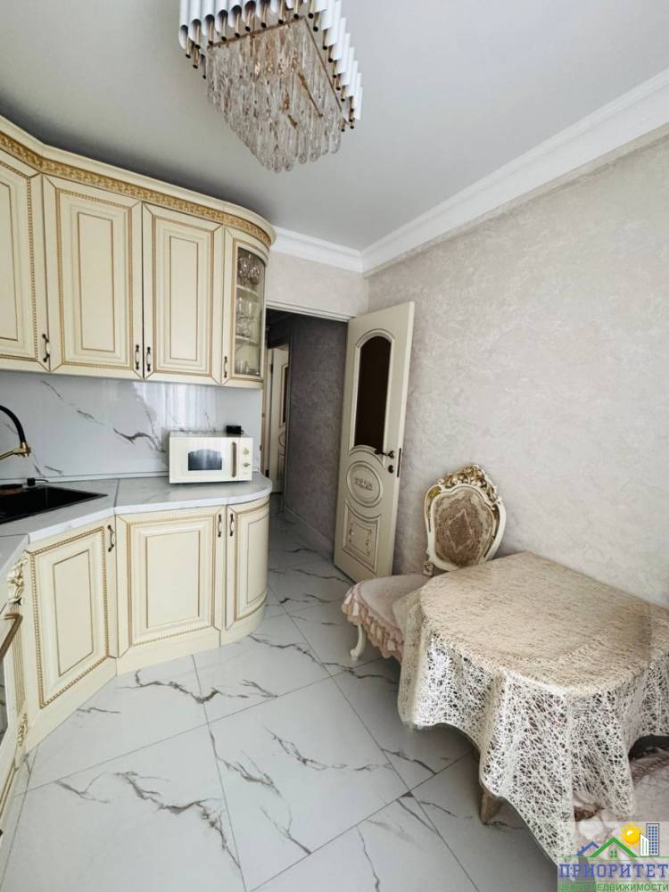 photo_5197360743056084617_y