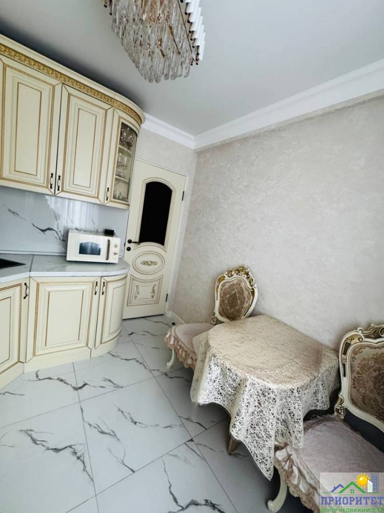 photo_5197360743056084620_y