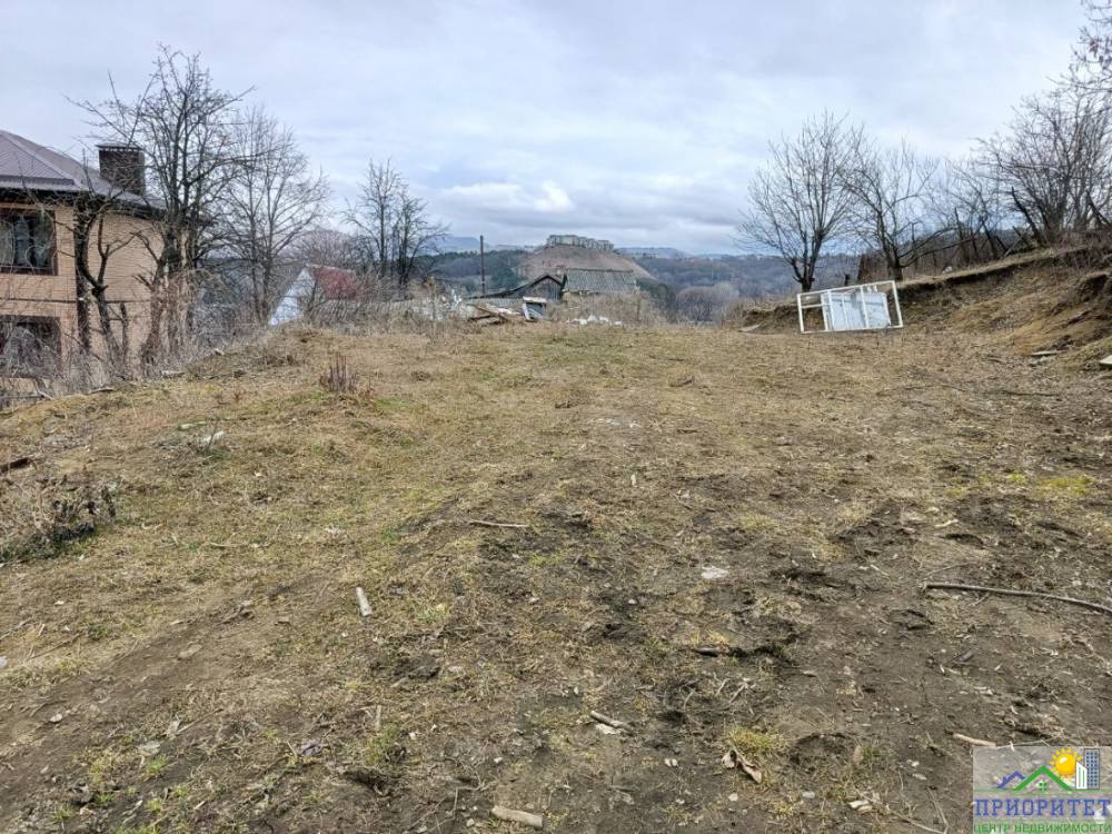 photo_5253516134781228791_y