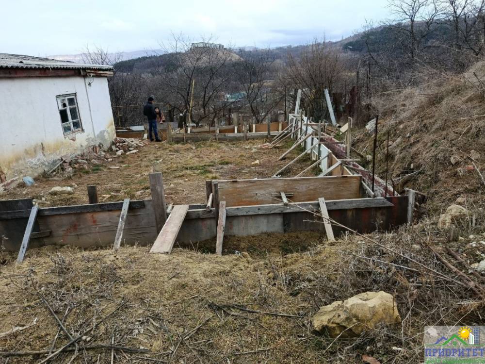 photo_5253516134781228794_y