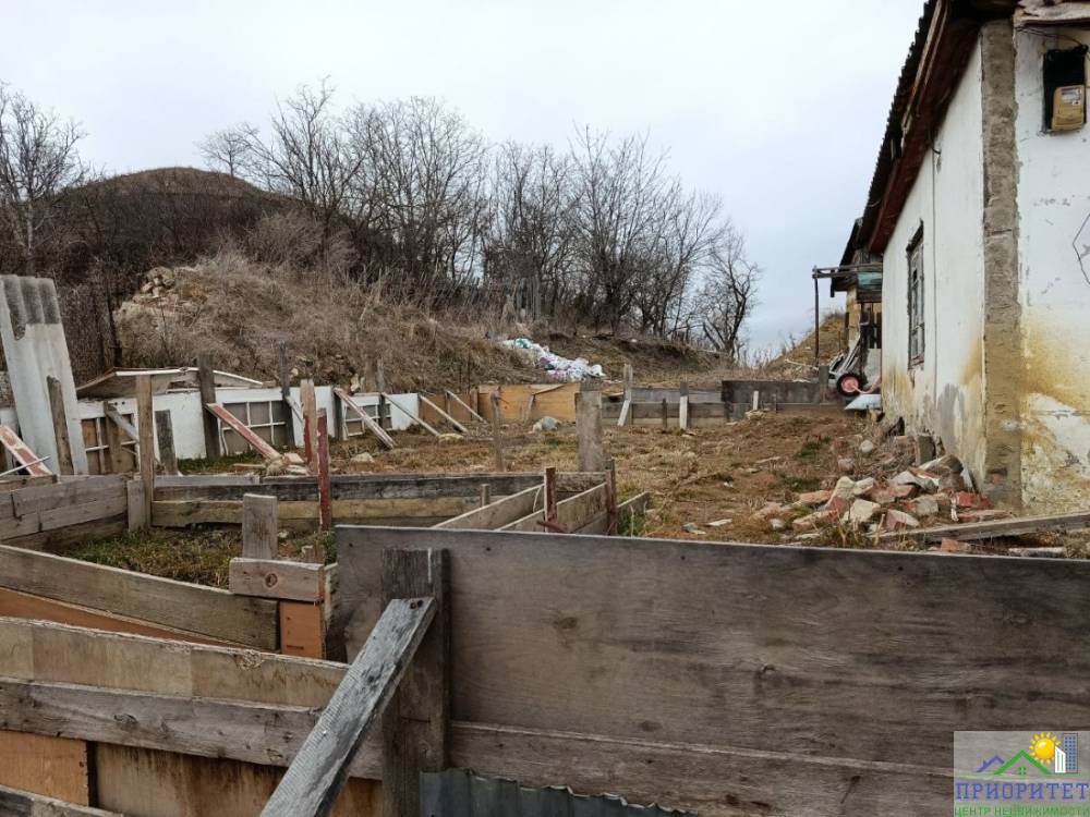 photo_5253516134781228795_y