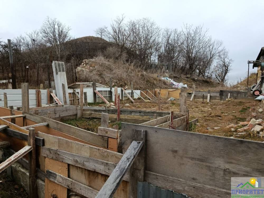 photo_5253516134781228796_y