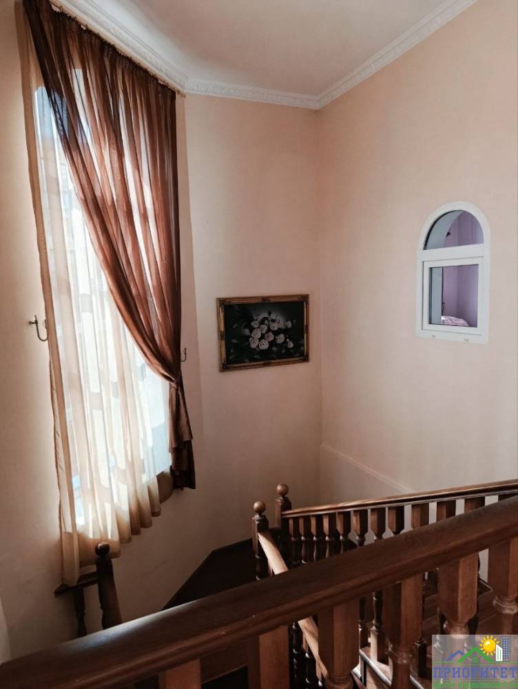 photo_5253602570998060628_y