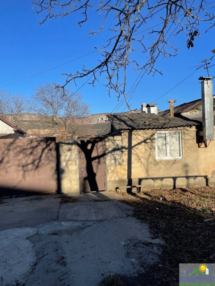 photo_5258502179495022639_y