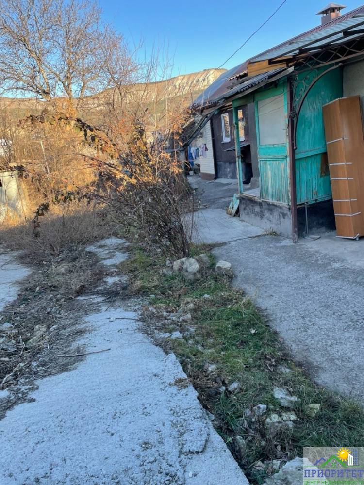 photo_5258502179495022643_y