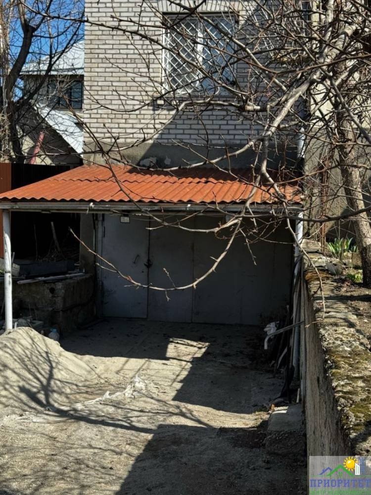 photo_5271669990878810526_y