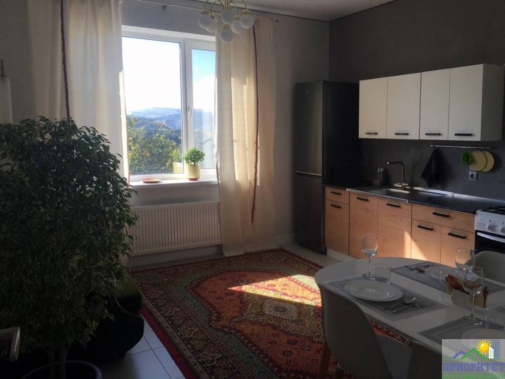 photo_5265205897594606512_y