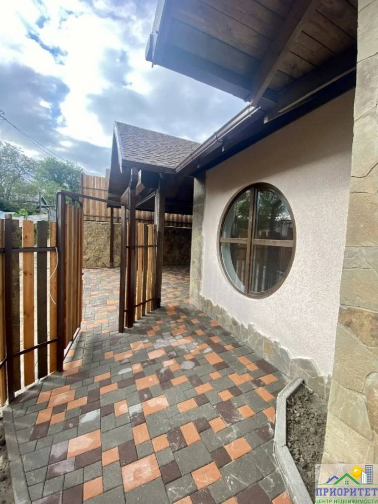 photo_5271857741079189719_y