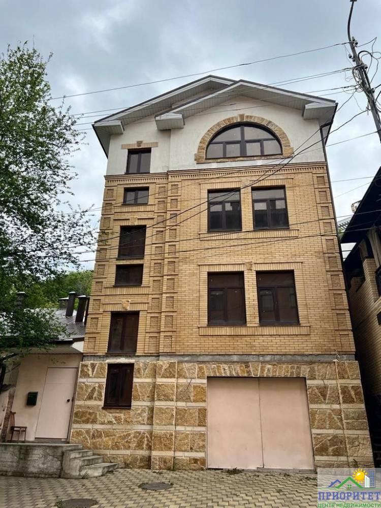 photo_5276346239601546755_y