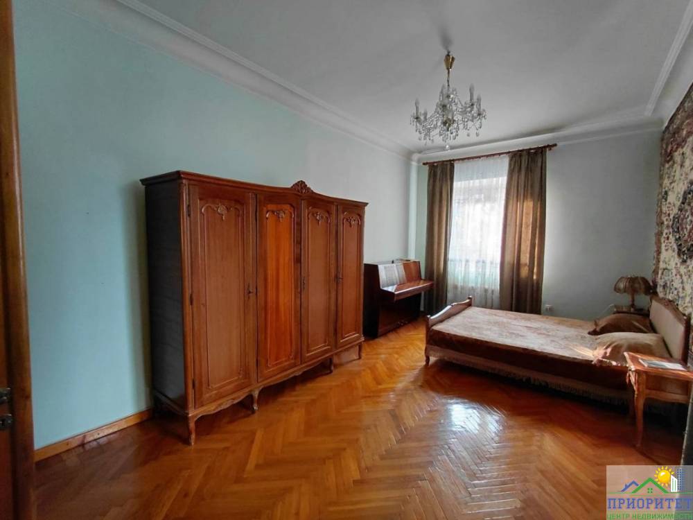 photo_5275988039329059691_y