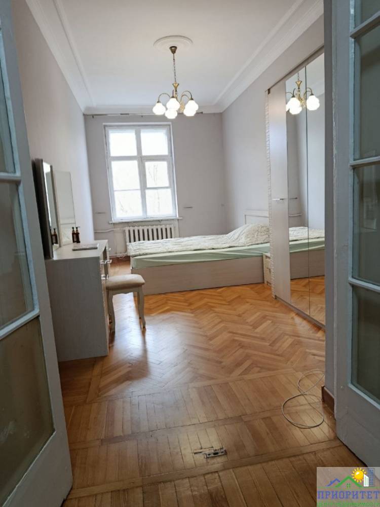 photo_5273982598839473058_y