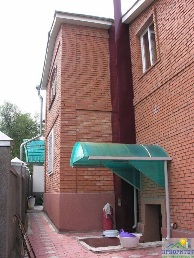 photo_5283063439603472005_y