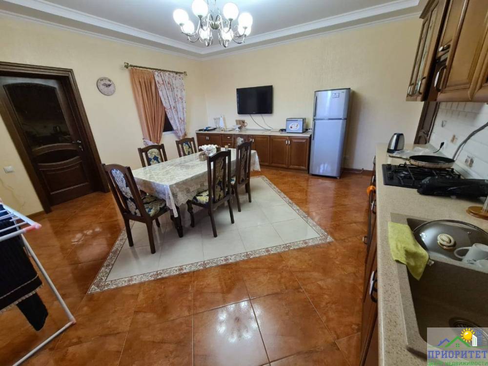 photo_5280808354139805255_y