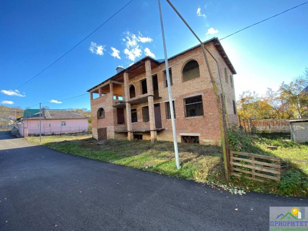 photo_5285490289399240168_y