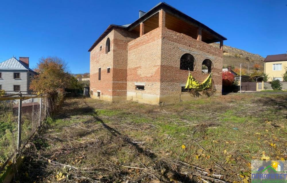 photo_5285490289399240176_y