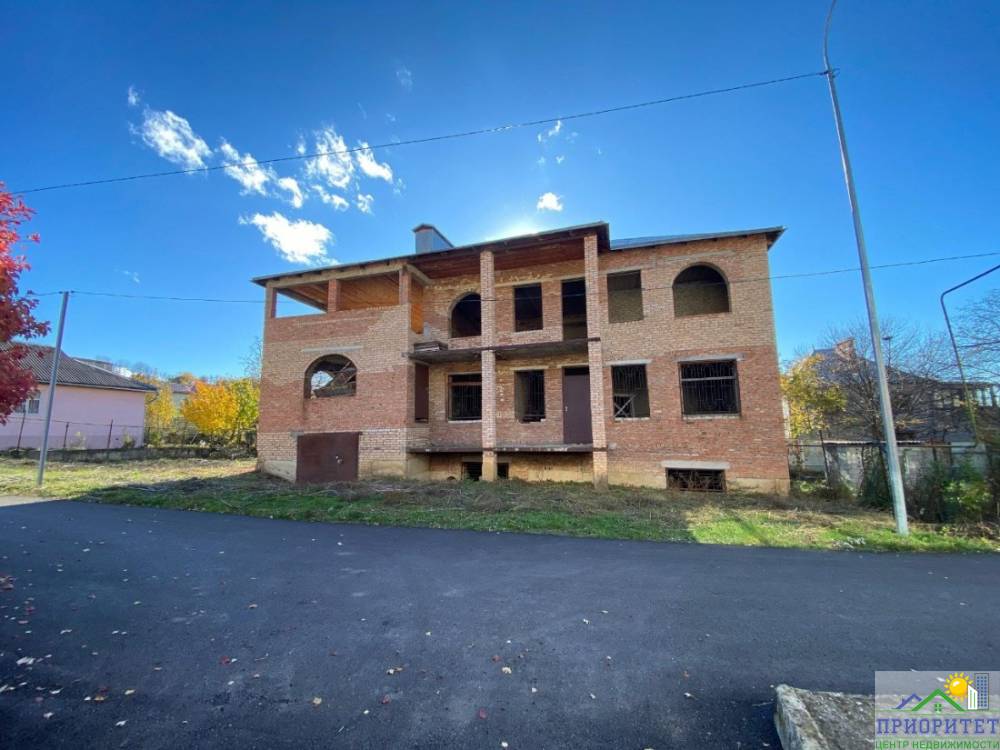 photo_5285490289399240177_y