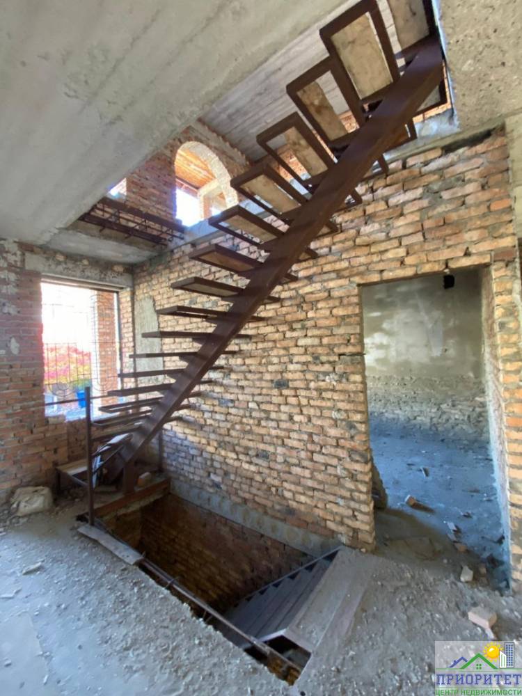 photo_5285490289399240171_y