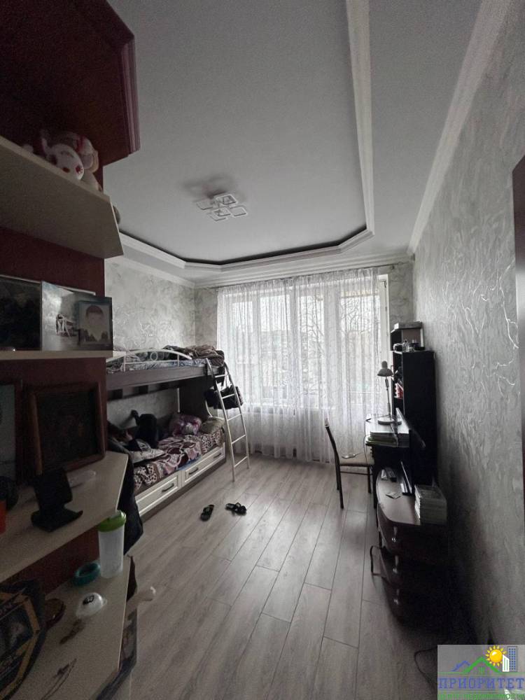 photo_5285342787337393211_y