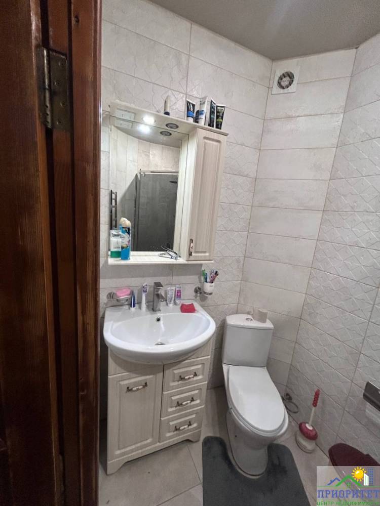 photo_5285342787337393237_y