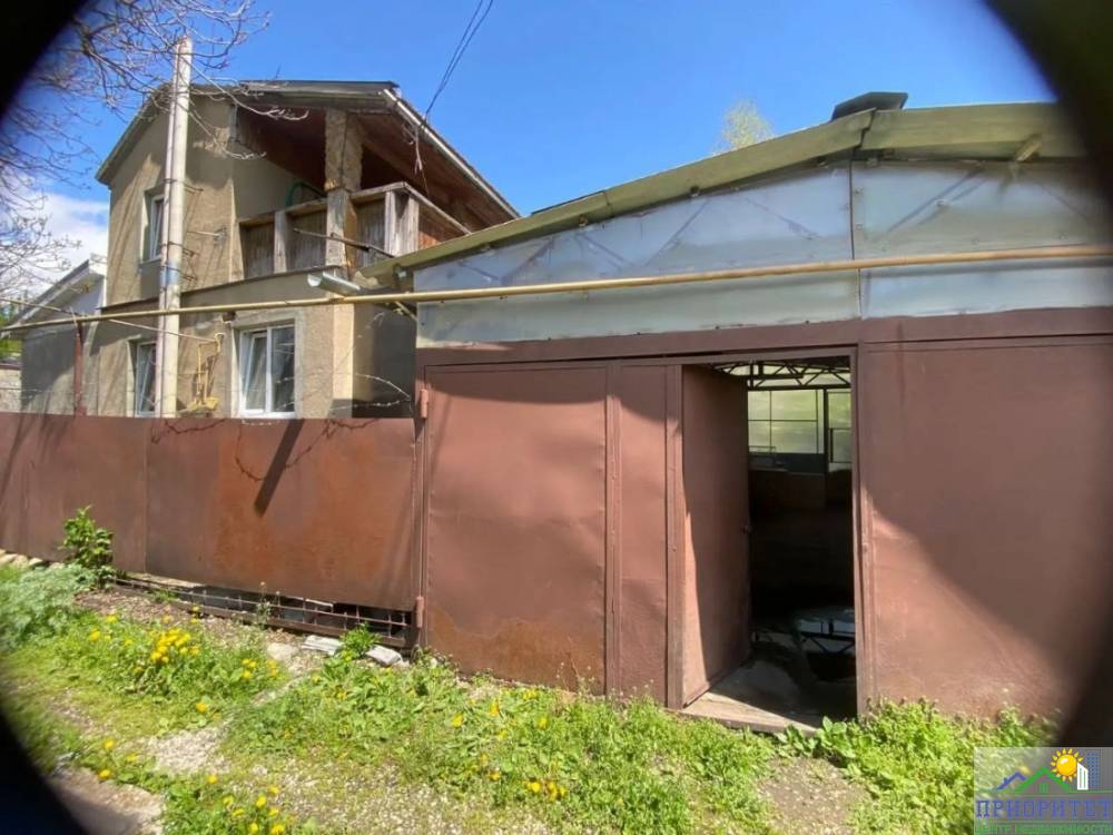 photo_5298718805850790122_y