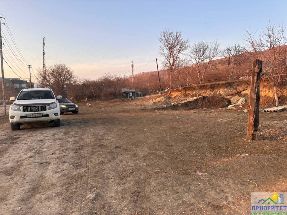 photo_5321464248275768477_y