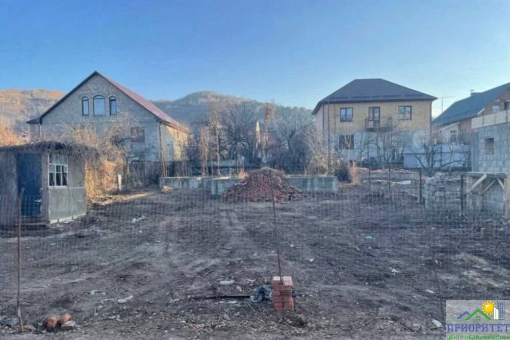 photo_5357395321903846933_y