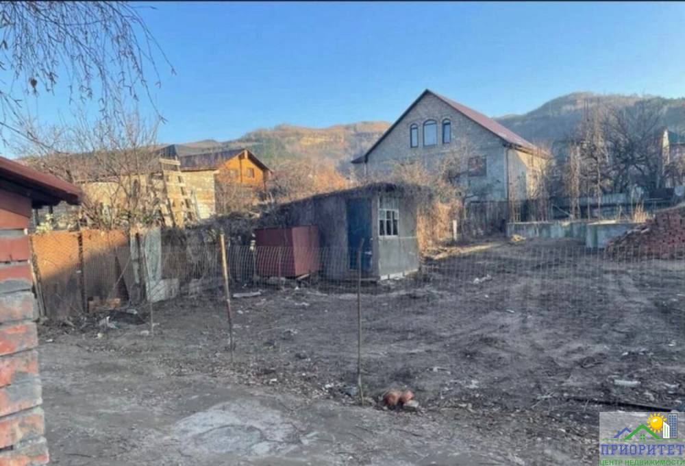 photo_5357395321903846935_y