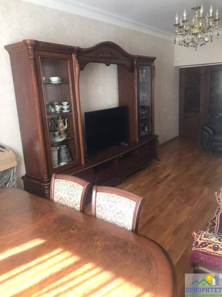 photo_5357159347810670790_y