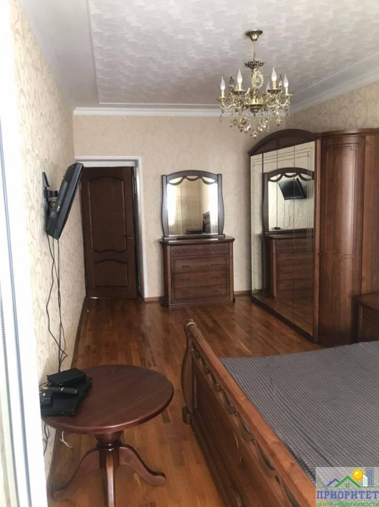 photo_5357159347810670811_y