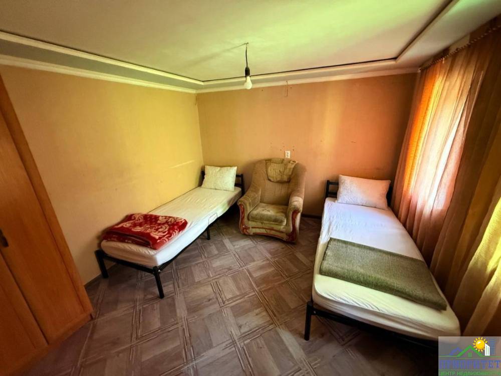 photo_5350808697497656110_y